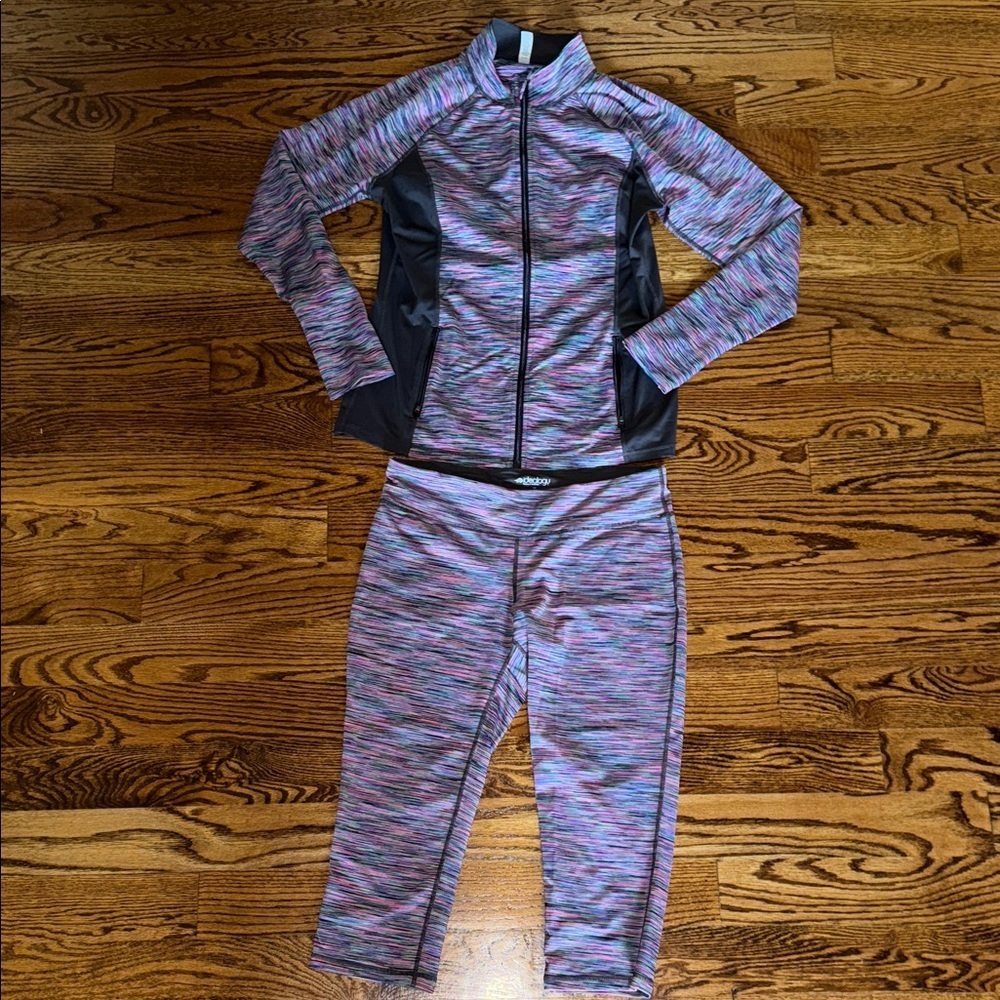 Ideology womens GREY patterned work out set jacket and capri leggings large NWOT